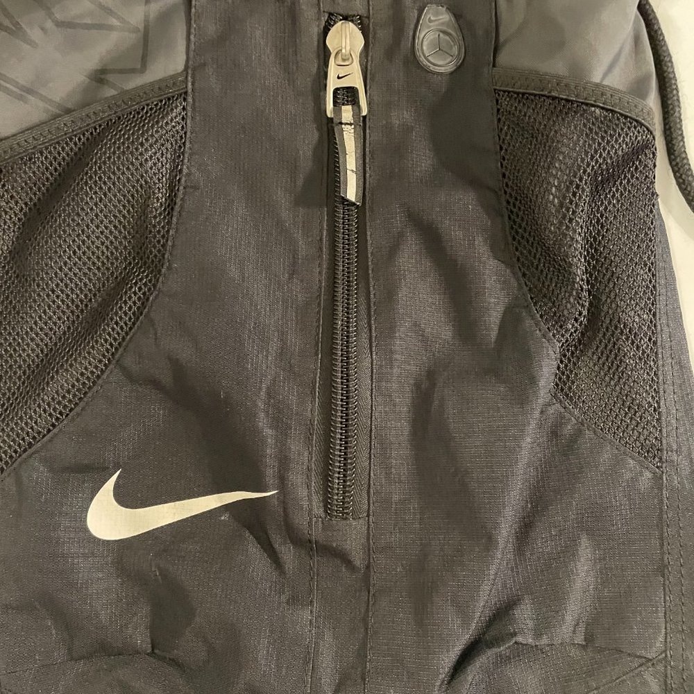 Nike Drawstring Backpack Light Weight Black And G… - image 2